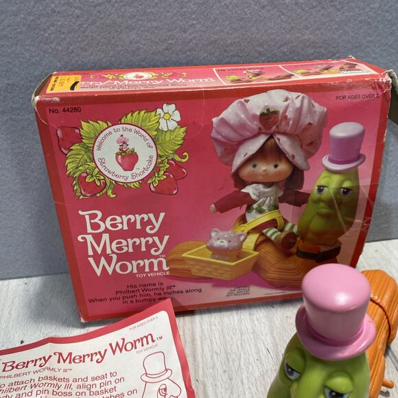 In Original Box BERRY MERRY WORM Strawberry Shortcake Toy Vehicle Vintage Kenner - Picture 5 of 9